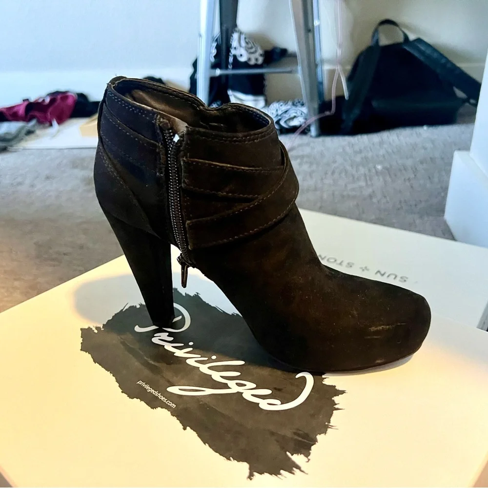 Guess booties - Picture 2 of 3